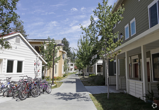Foto del edificio - Foss Creek Court