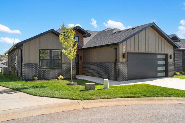 Building Photo - Villas at Anthony Park