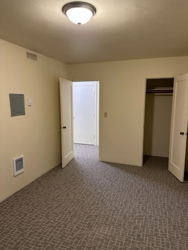 Interior Photo - Eugene Manor