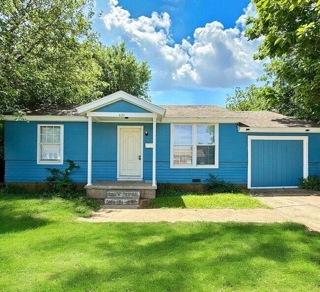 Cozy 3-Bedroom with HUGE Yard – Available ... - Cozy 3-Bedroom with HUGE Yard – Available ... Apartment