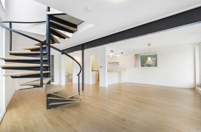 Building Photo - 8876 Lookout Mountain Ave