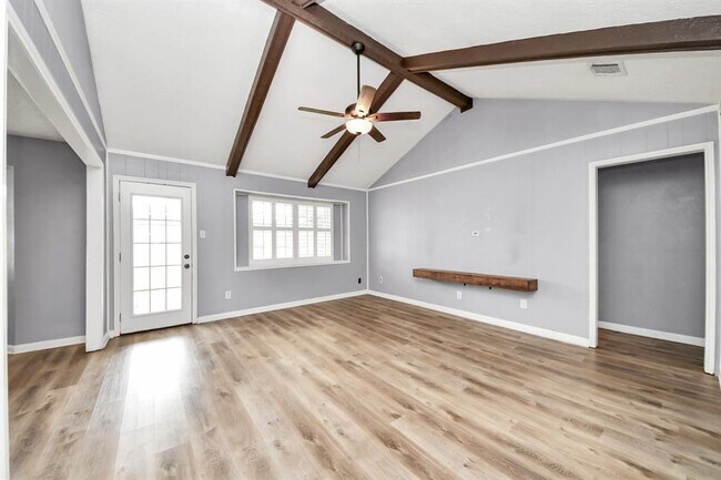 Foto del edificio - 1611 Wildgrove Dr