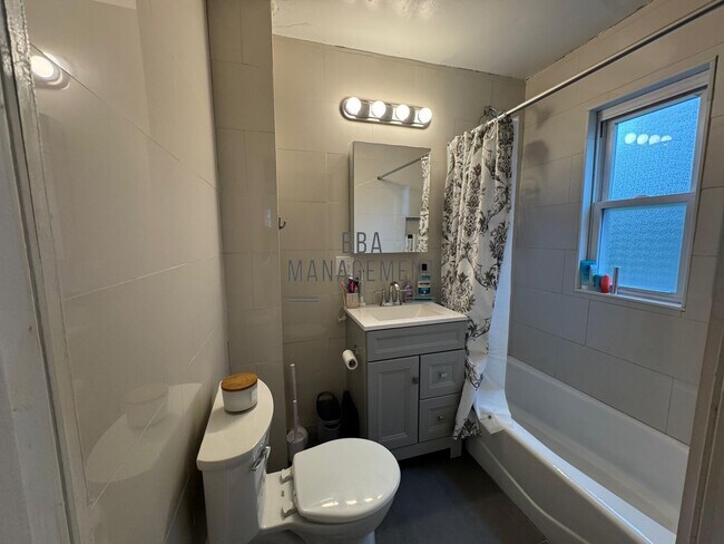 Foto del edificio - Sunny spacious 2 Bedroom