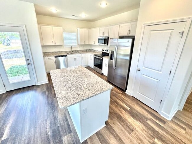Building Photo - Now Leasing 4br/2.5 bath- Oakland- New Construction