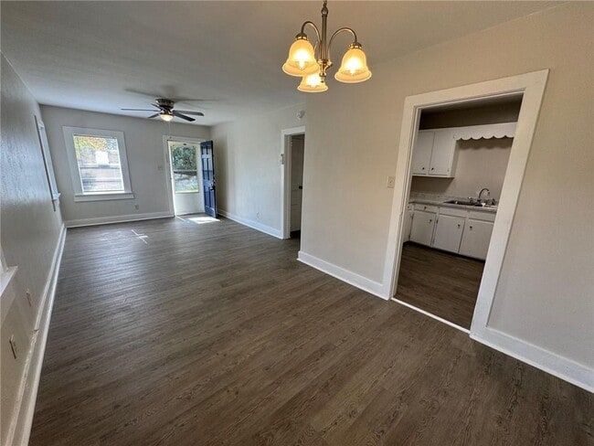 Building Photo - 102 9th Ave