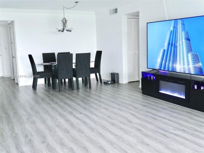 Foto del edificio - 3001 S Course Dr