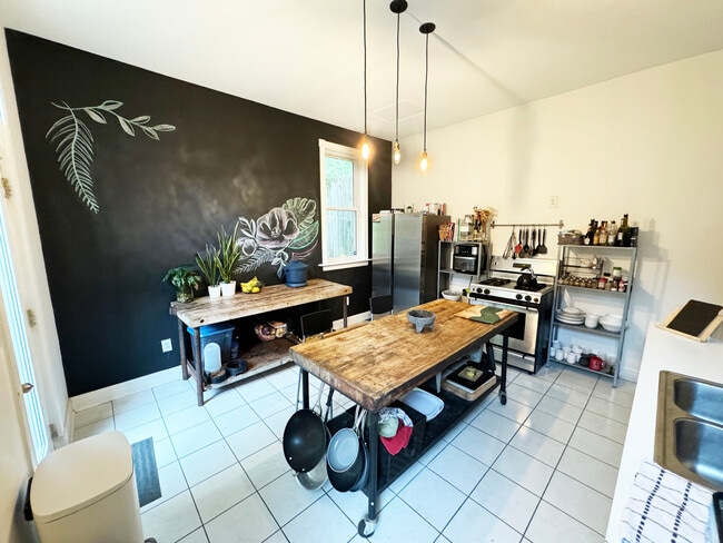 Building Photo - 1634 Otte Ave