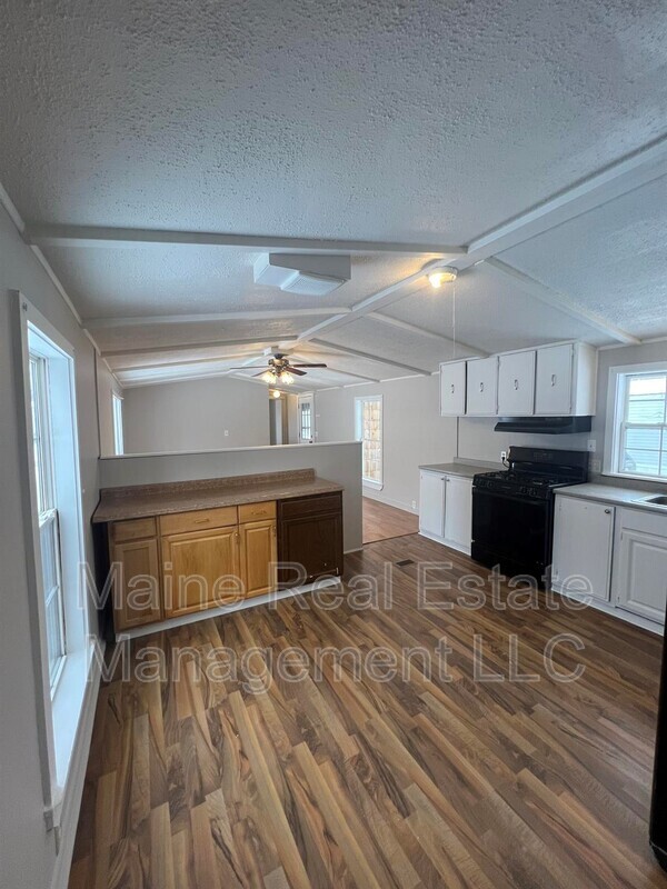 9 Pheasant Hill Trailer Park, Milford, ME 04461 House Rental in