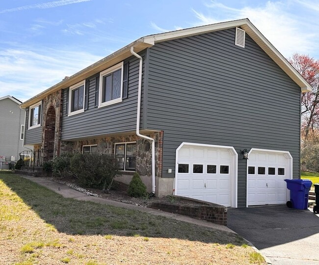 Building Photo - 37 Woodmont Dr