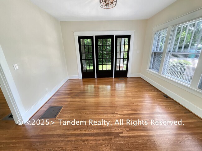 Foto del edificio - 2112 Westwood Ave