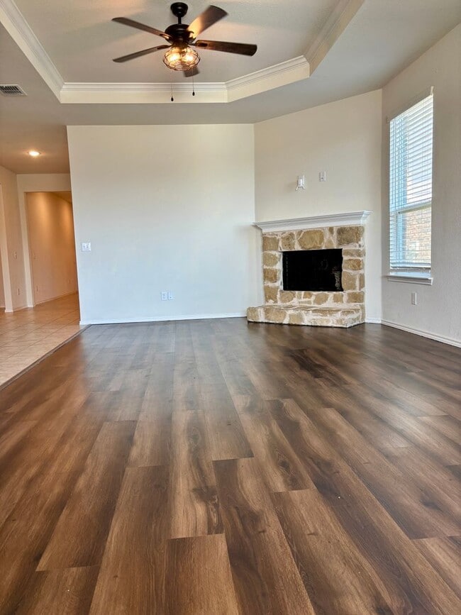 Foto del edificio - ? Beautiful 4-Bedroom Single-Story in Fort...