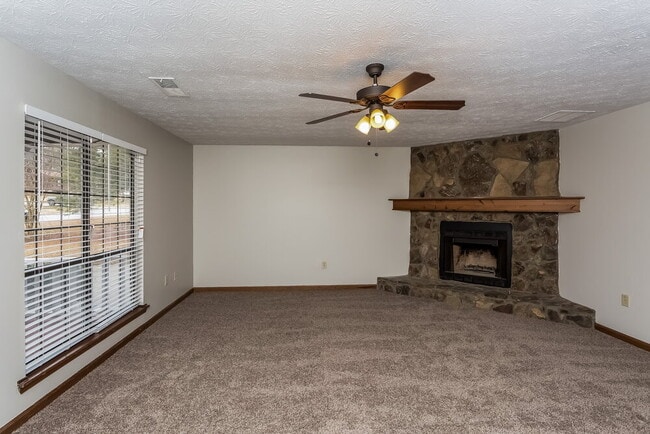 Building Photo - 295 Summertown Dr