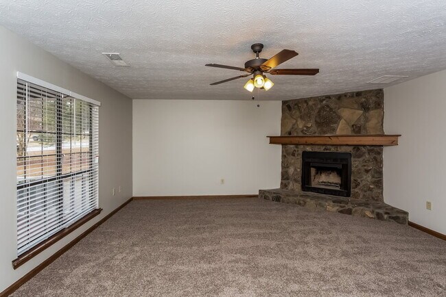 Foto del edificio - 295 Summertown Dr