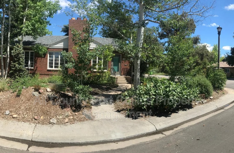 Primary Photo - 235 Circle Dr