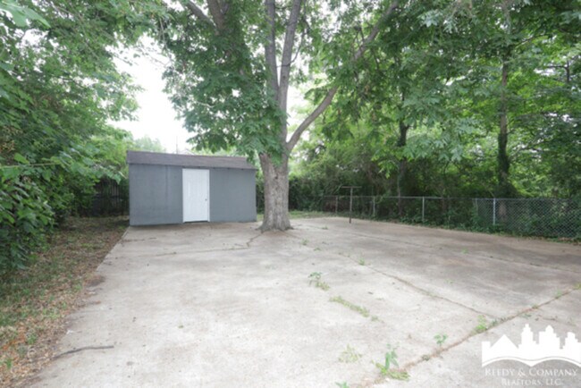Building Photo - 2712 Select Ave