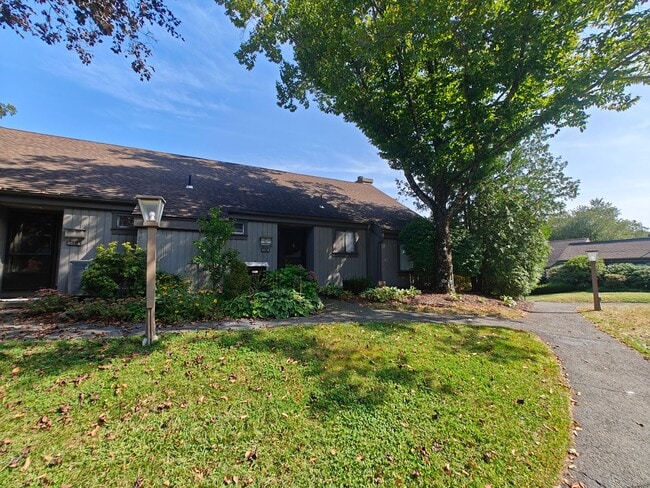 Building Photo - 351 Heritage Vlg