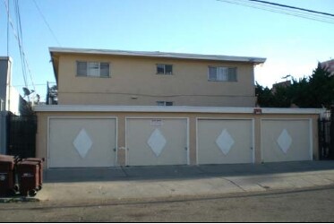 Primary Photo - 5842 Walnut St