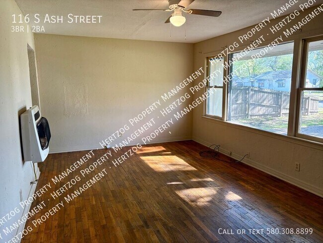 Foto del edificio - 116 S Ash St