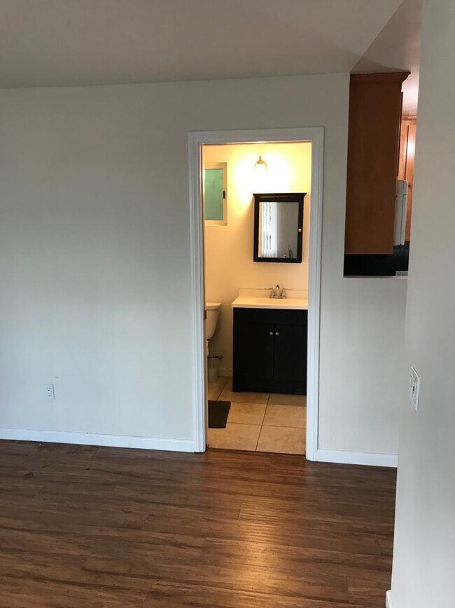 9407 Trails End Dr, Chatsworth, CA 91311 House Rental in Chatsworth