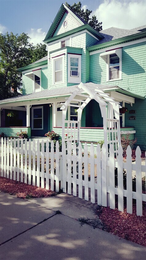 Primary Photo - 1128 W Colorado Ave
