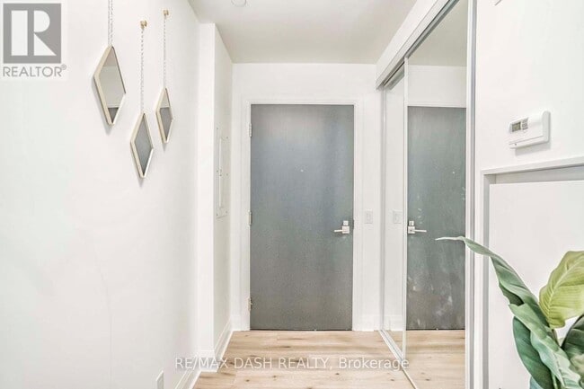 Photo du bâtiment - 151-151 Avenue Rd