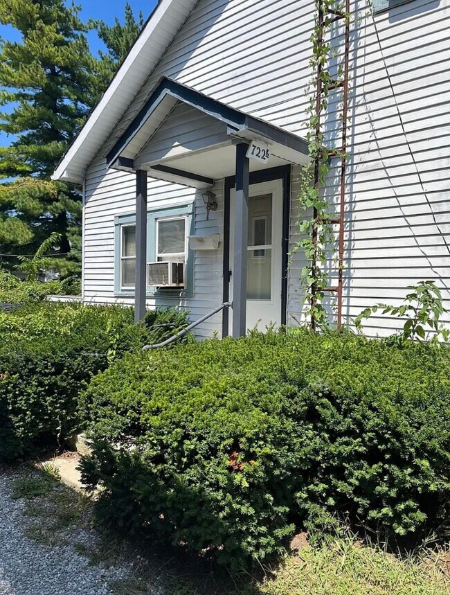 Building Photo - 722 Hutchins Ave