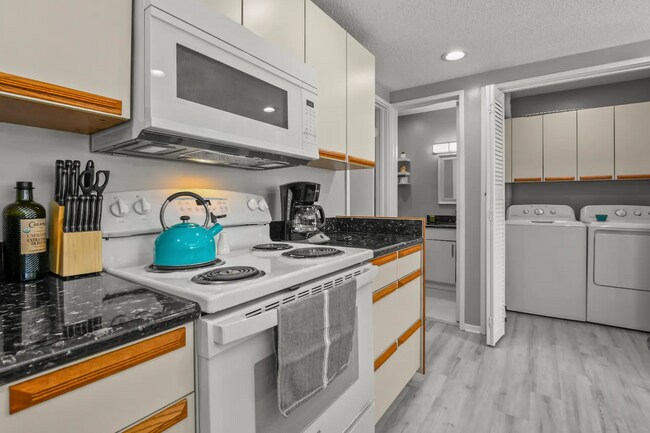 Foto del edificio - 828 Oakleigh Ave