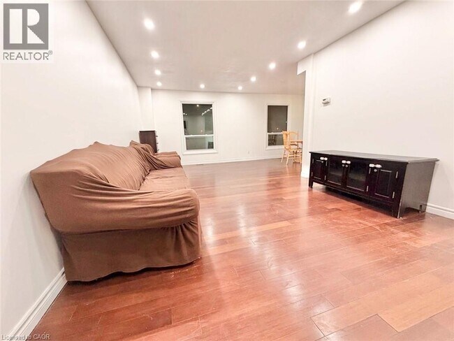 Photo du bâtiment - 433 Keats Way