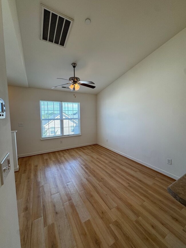 Building Photo - 914 Brawley School Rd