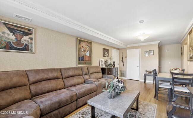 Foto del edificio - 390 College Dr E