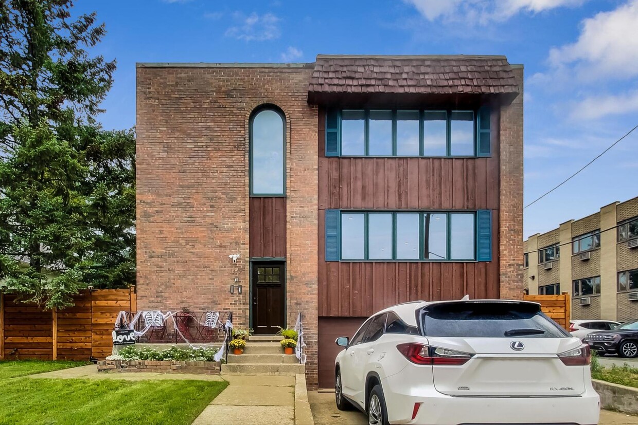 Foto principal - 1317 Oakton St