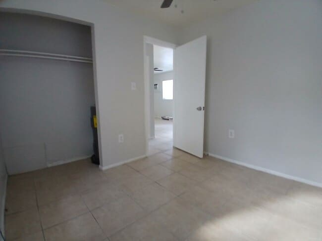 Foto del edificio - 2/1 units, Multi fam unit in Tampa near local amenities