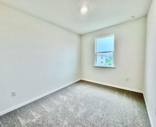 Building Photo - New Townhome for Rent