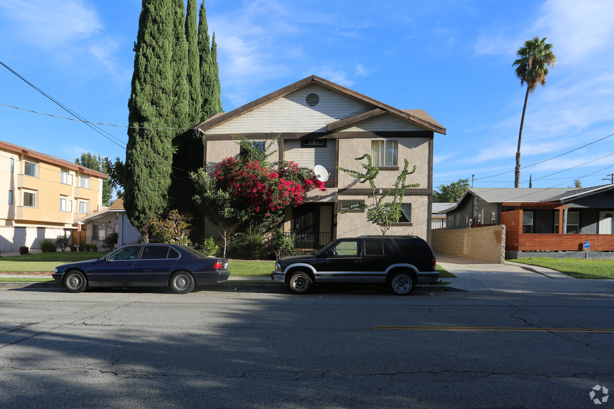 Building Photo - 715 E Lomita Ave