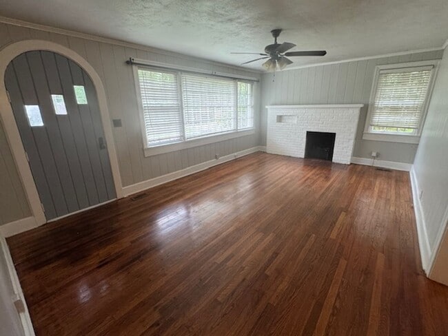 Building Photo - 109 Waverly Way