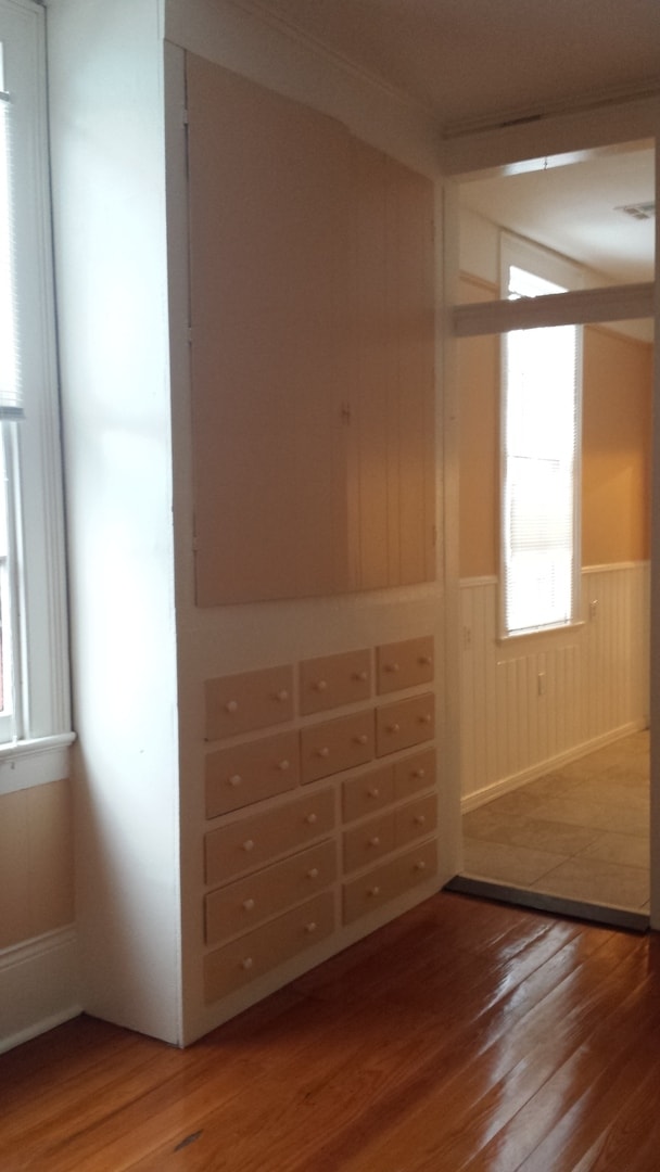 Building Photo - Louisa