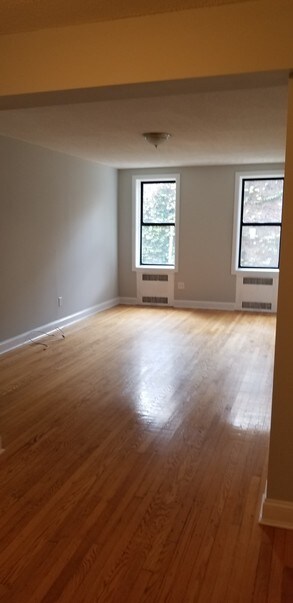 Primary Photo - 86-15 Elmhurst Ave