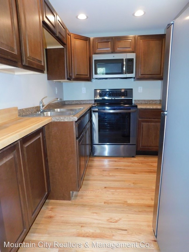 Building Photo - 1 br, 1 bath House - 1006 Forest Avenue