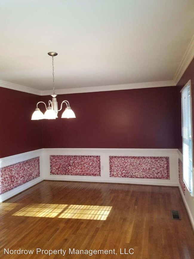 Building Photo - 3 br, 3 bath House - 6620 Glebe Point Road