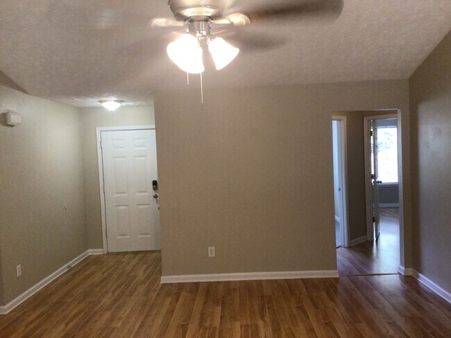 Building Photo - 525 Stoney Creek Dr