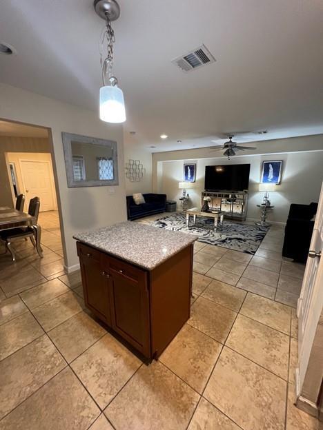 Foto del edificio - 6118 Shadow Isle Ln
