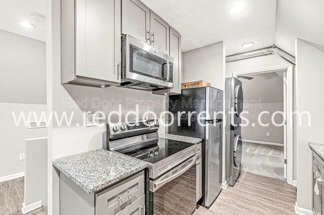 Photo - 2345 N Kenwood Ave Townhome