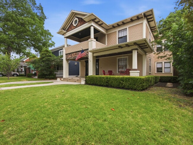 Photo - "Elegant 4-Bedroom 2.5-Bath Victorian Charm Meets Modern Luxury!" Apartment