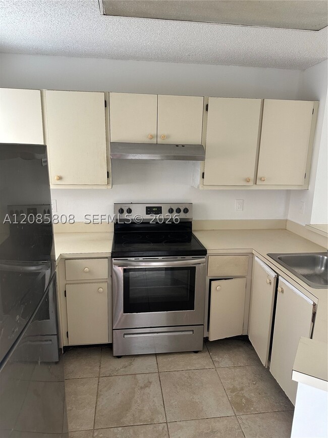 Building Photo - 8730 N Sherman Cir