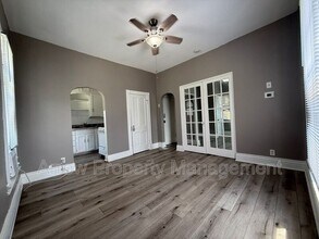 Building Photo - 3038 Walnut Ct
