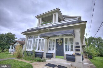 Building Photo - 3101 Gibbons Ave