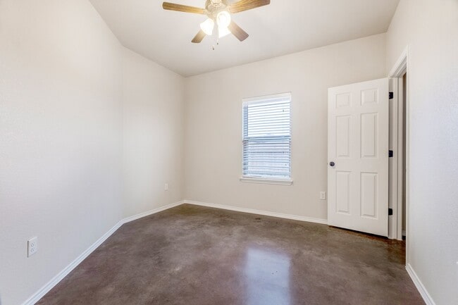 Building Photo - 118 Samuel Dr