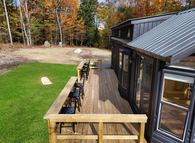 Foto del edificio - 156 Lower Pratt Pond Rd