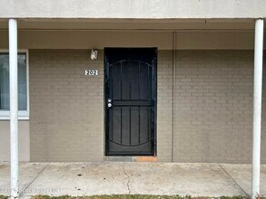 Building Photo - 800 N Fiske Blvd