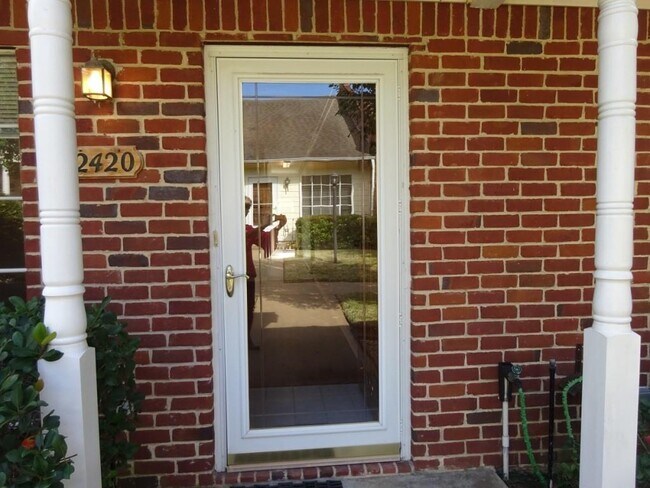 Building Photo - 2420 Stone Hollow Dr
